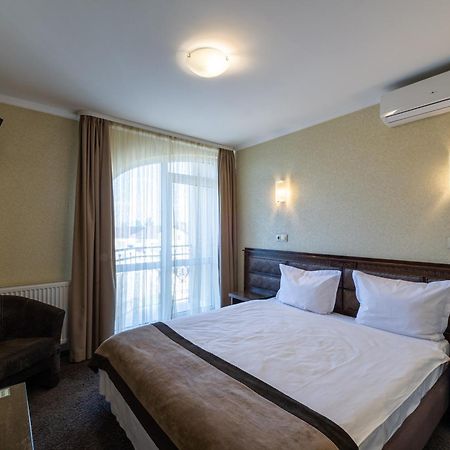 Avalon Palace Ternopil Esterno foto