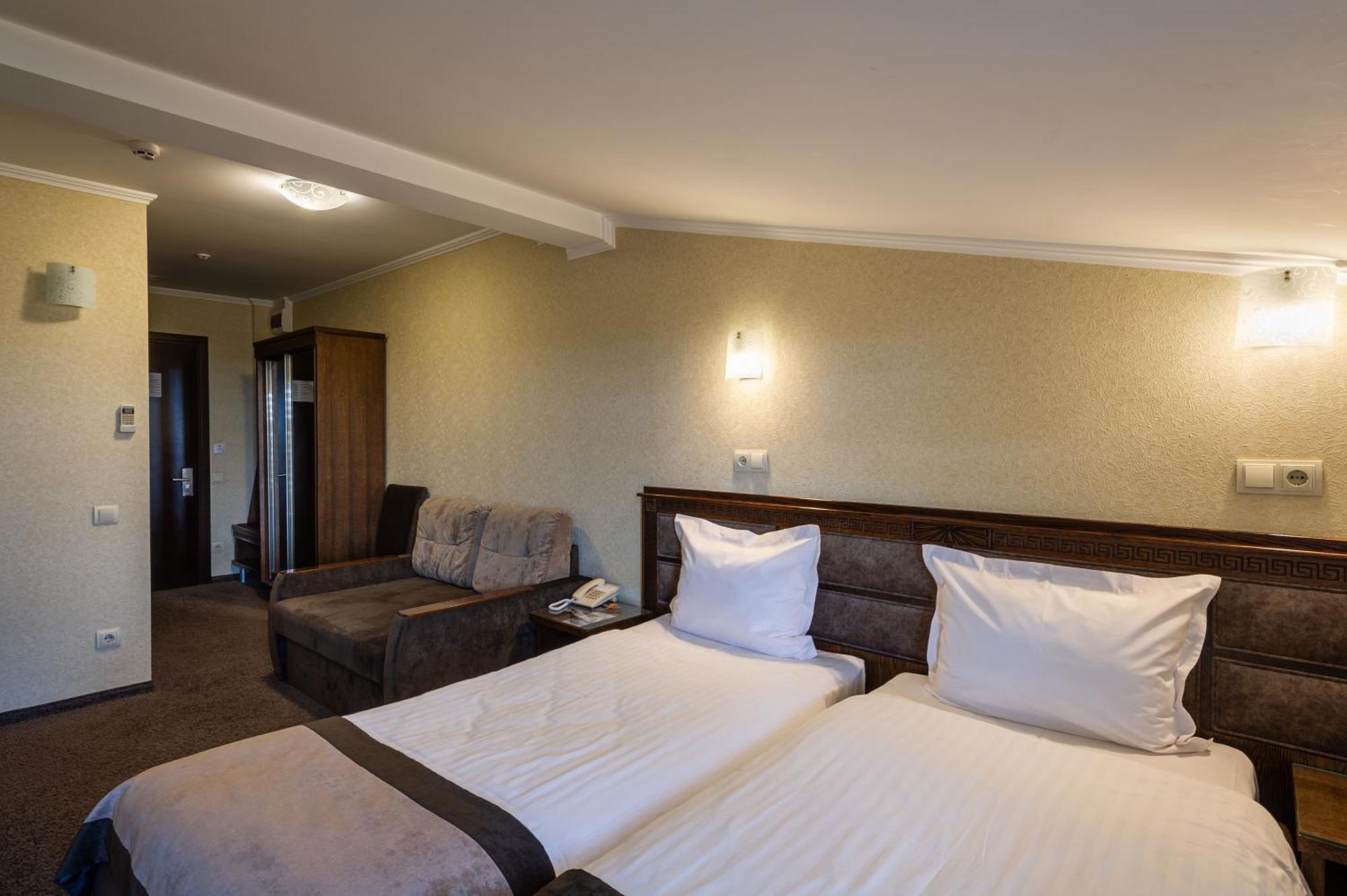 Avalon Palace Ternopil Esterno foto