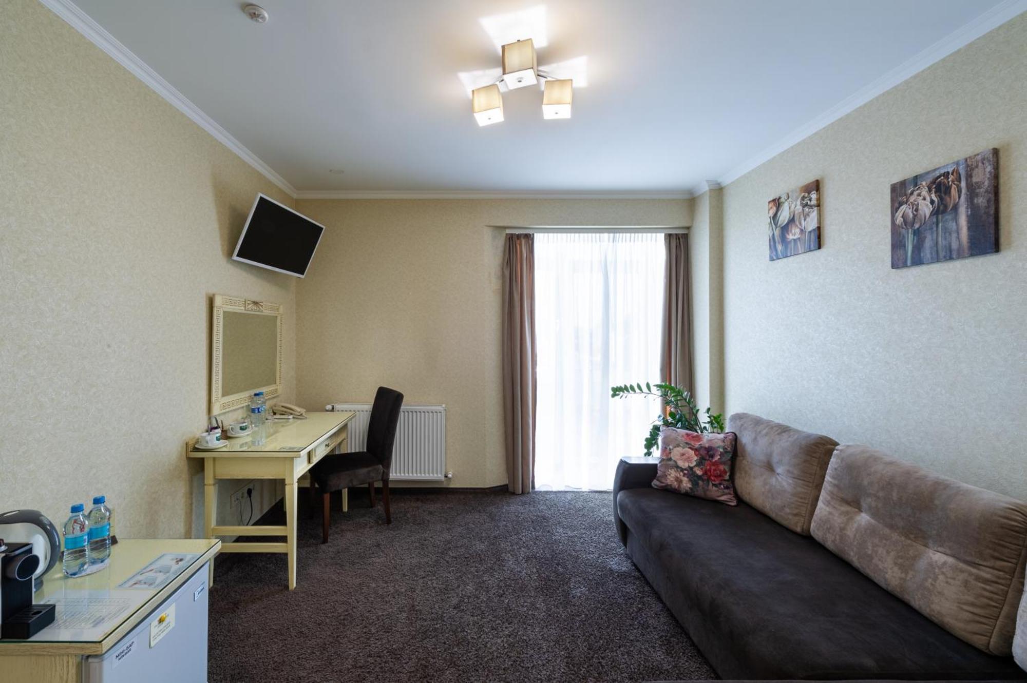 Avalon Palace Ternopil Esterno foto
