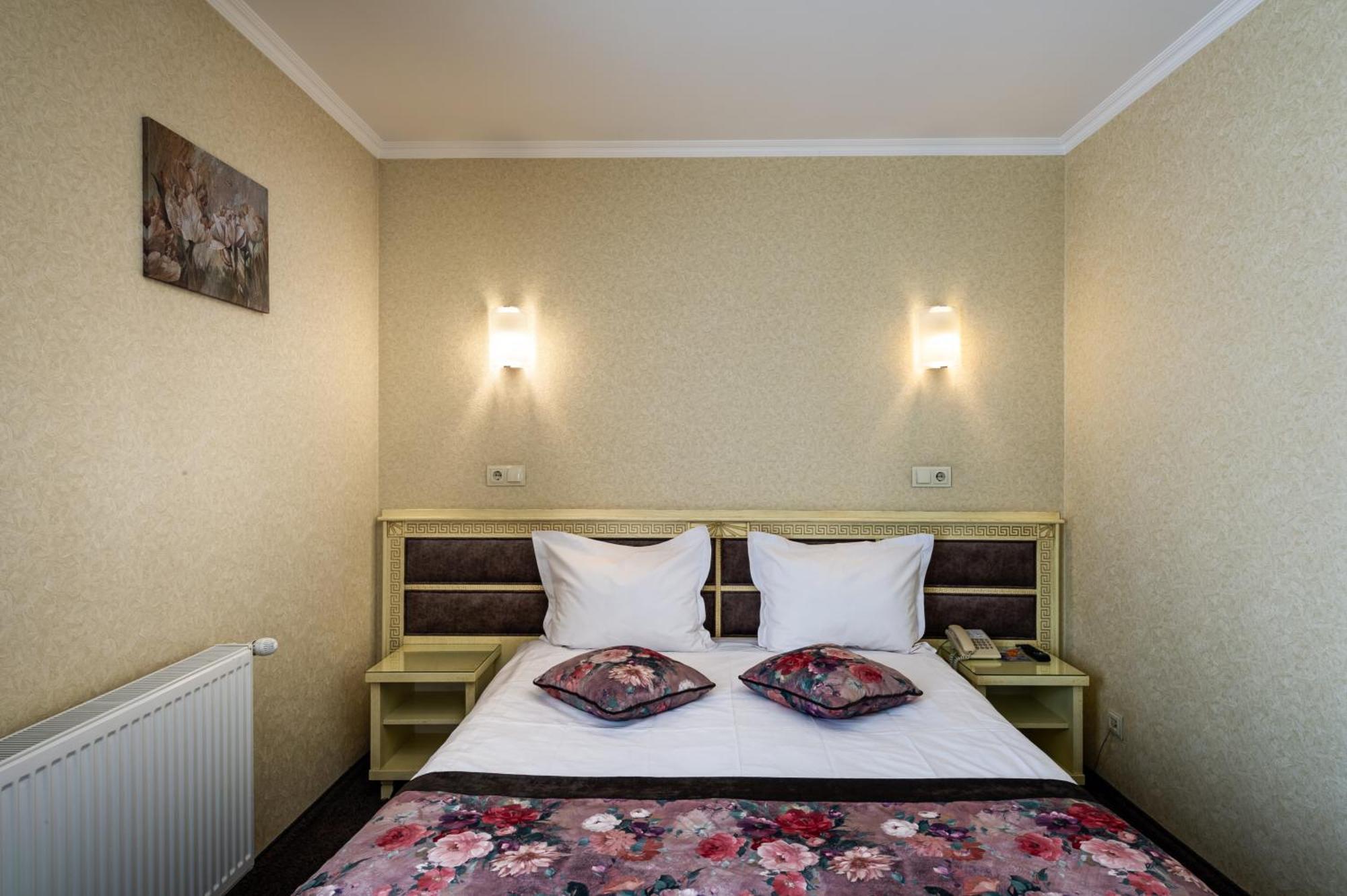 Avalon Palace Ternopil Esterno foto
