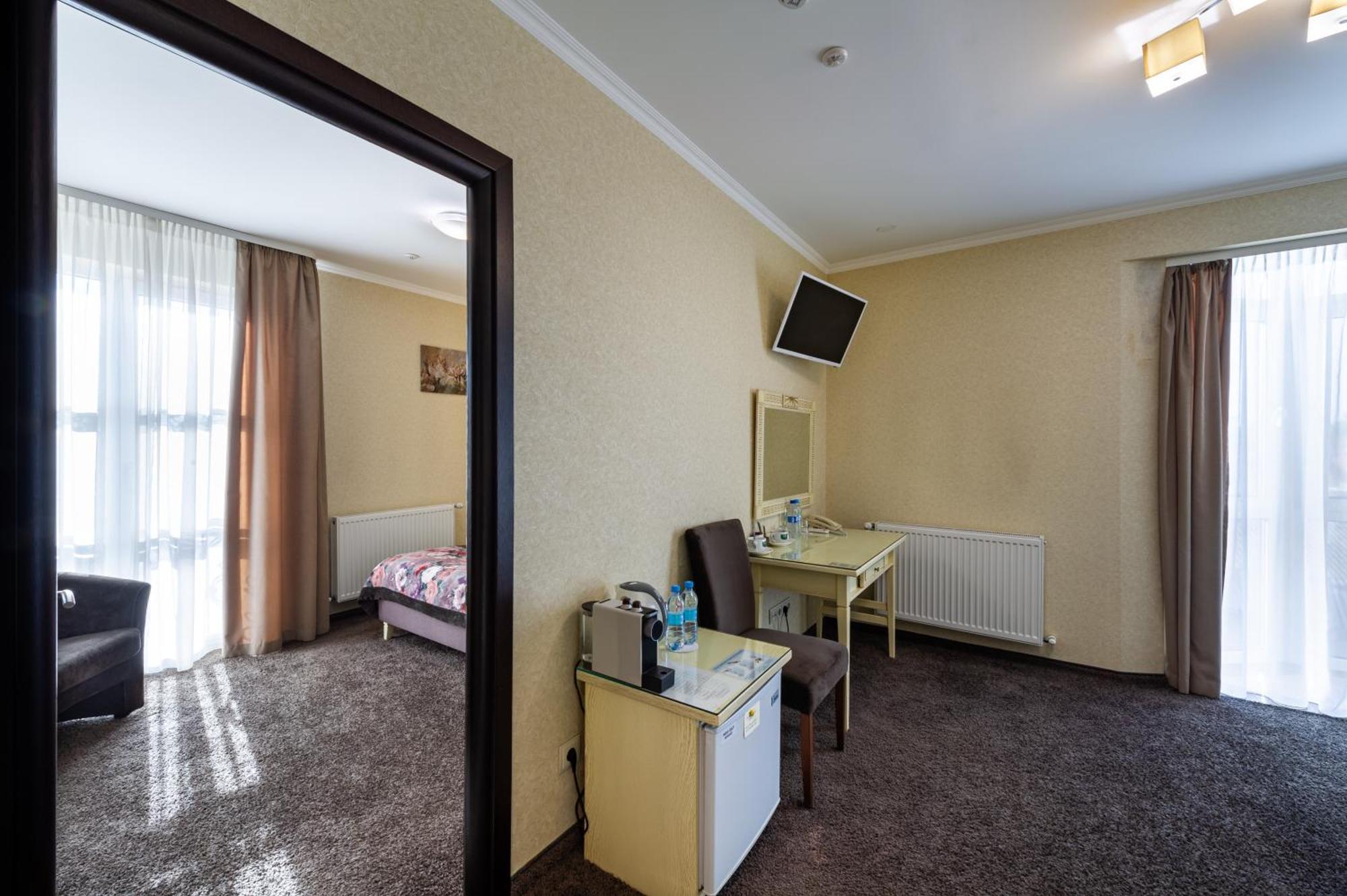 Avalon Palace Ternopil Esterno foto