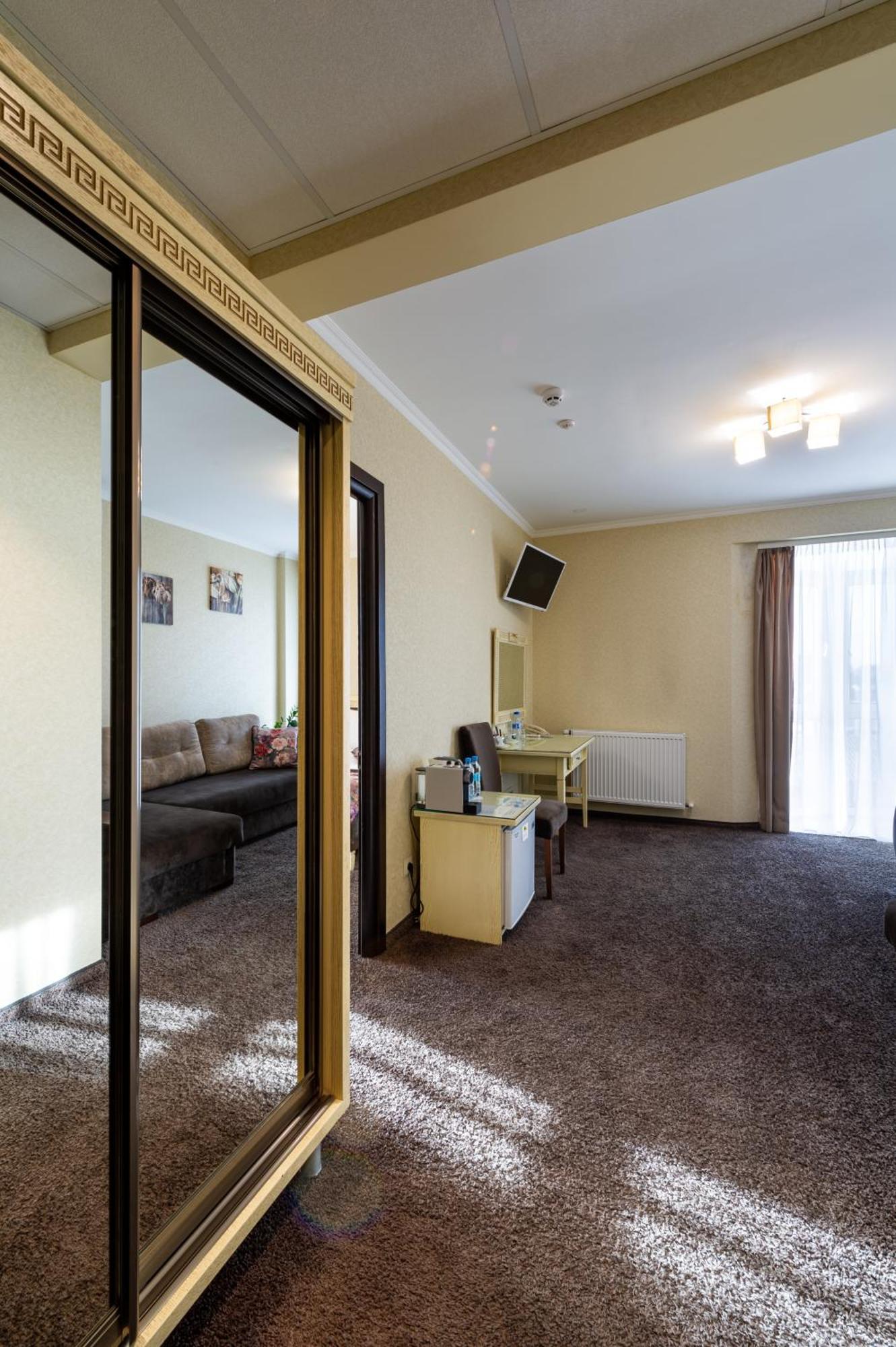 Avalon Palace Ternopil Esterno foto