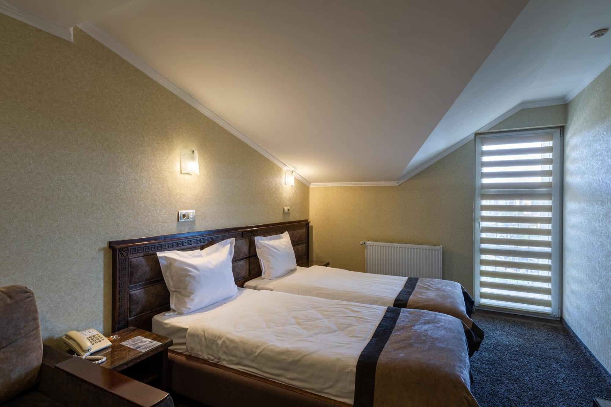 Avalon Palace Ternopil Esterno foto