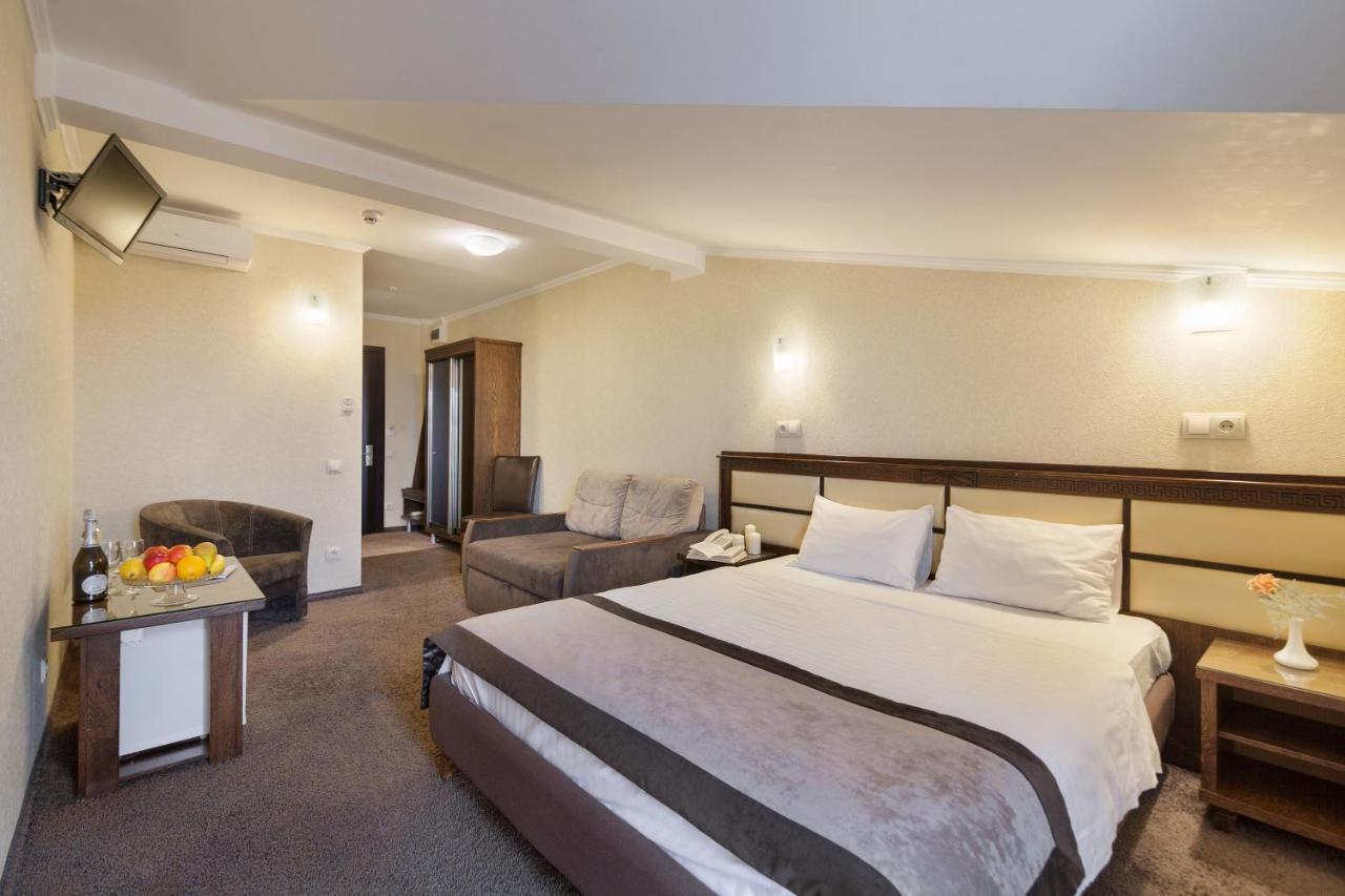 Avalon Palace Ternopil Esterno foto